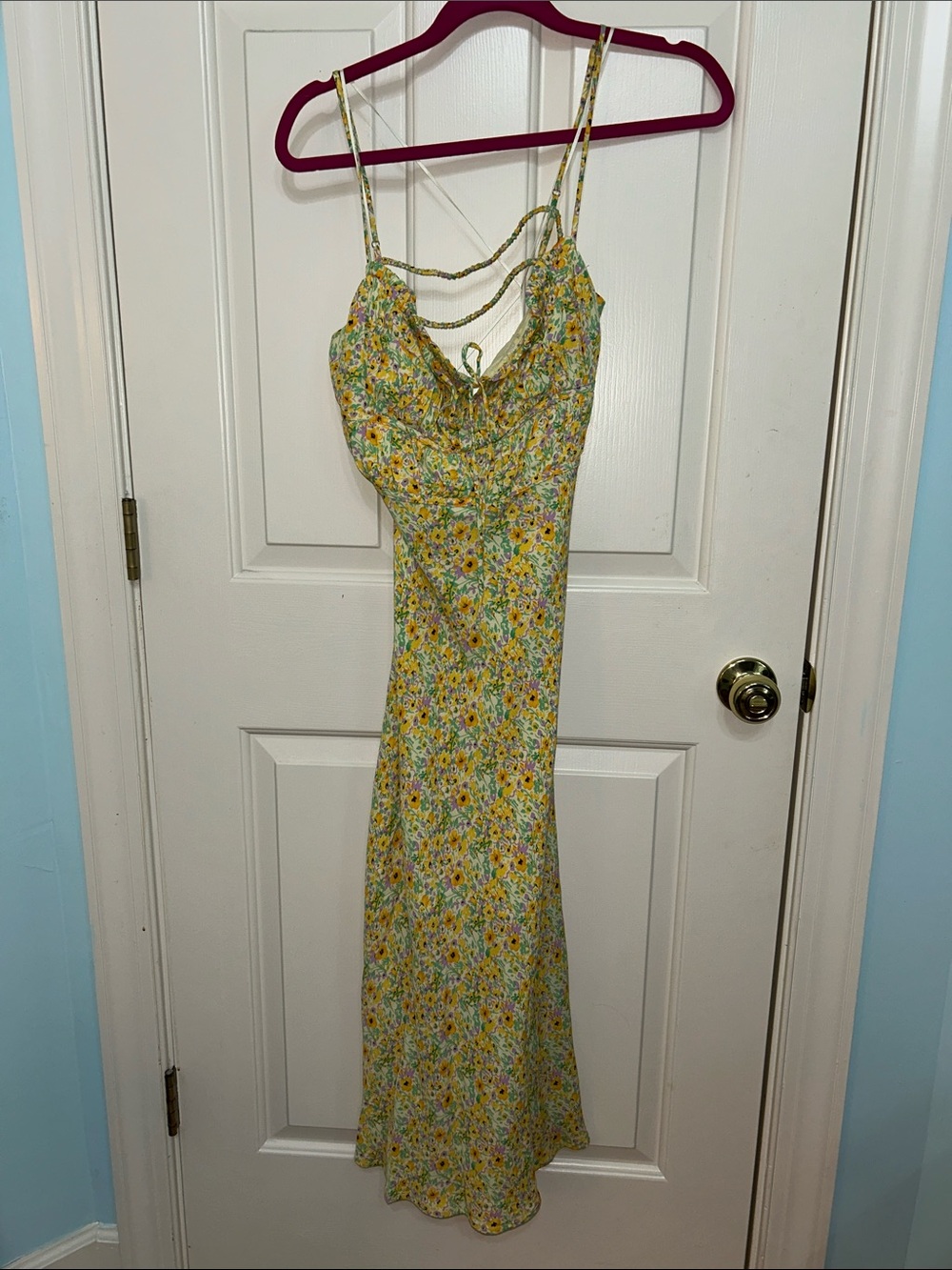 Astr the label Yellow Floral Maritza yellow Dress size M medium 2 4 6 - Picture 2 of 4